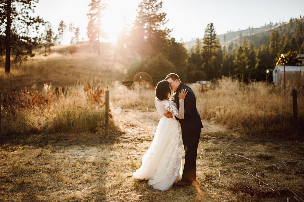 chelan wedding photographer pnw sydney wenatchee leavenworth aumell photography golden hour pnw cashmere dress bridals