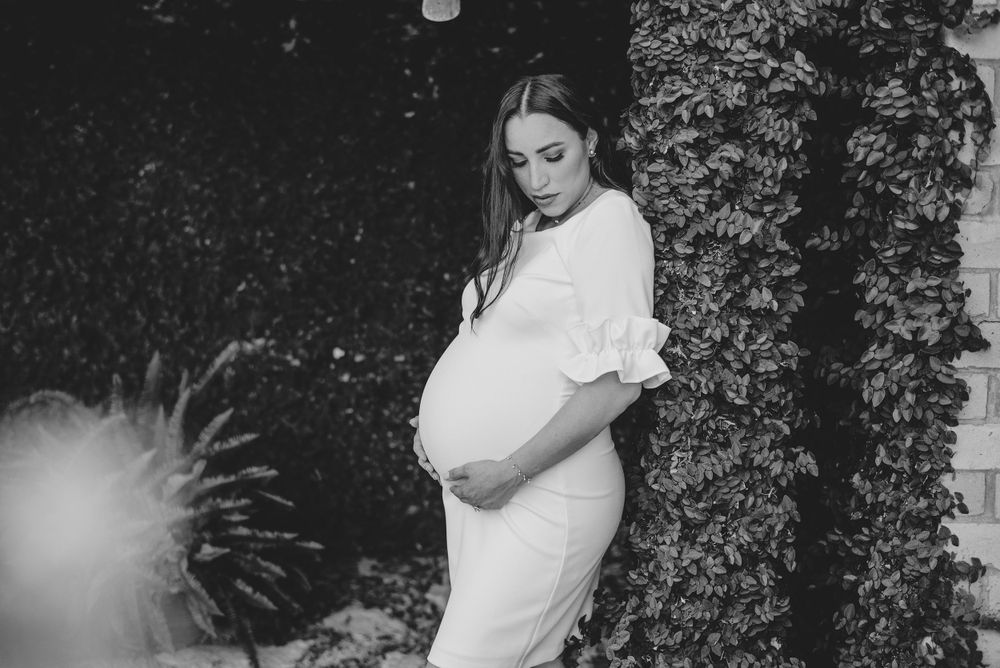 white dress. black and white. prenatal session. pregnancy photos. mcallen, Texas. wedding photography