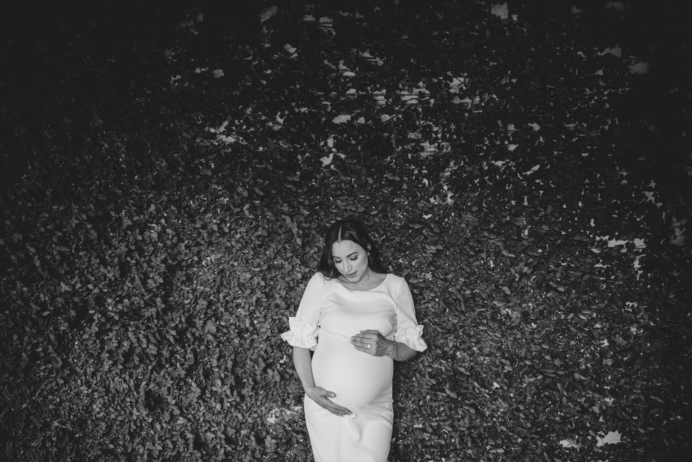 black and white. prenatal session. pregnancy photos. mcallen, Texas. wedding photography