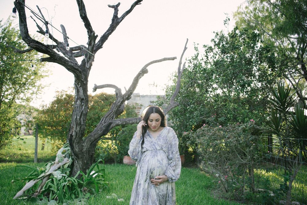 girl holding hair. tree in background. prenatal session. pregnancy photos. mcallen, Texas. wedding photography