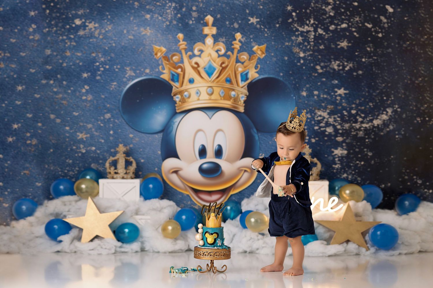 prince mouse strawberry cake smash, baby boy first birthday photoshoot, los angeles california, best photographer