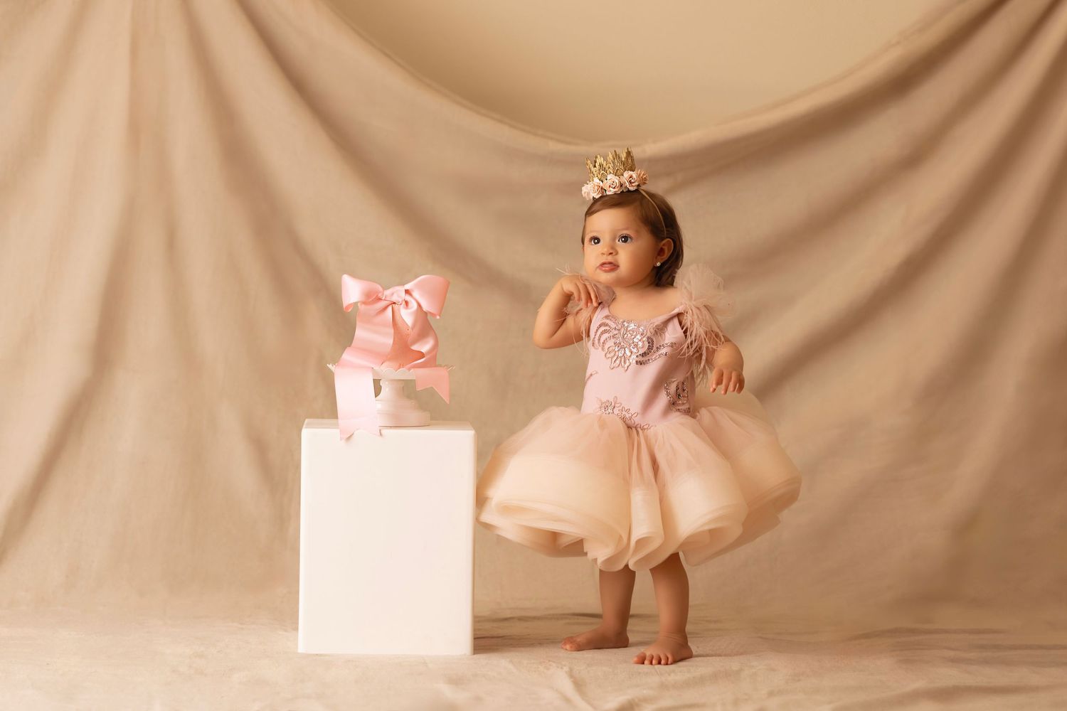 vogue cake smash, baby girl first birthday photoshoot, los angeles california, best photographer