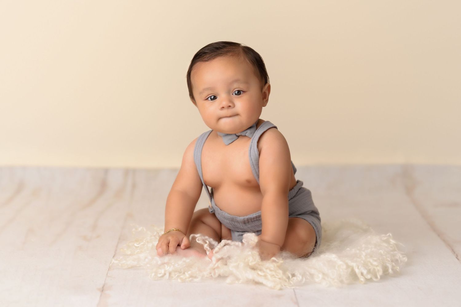 classic, simple, modern neutral cake smash, baby milestone photoshoot, los angeles california, best photographer