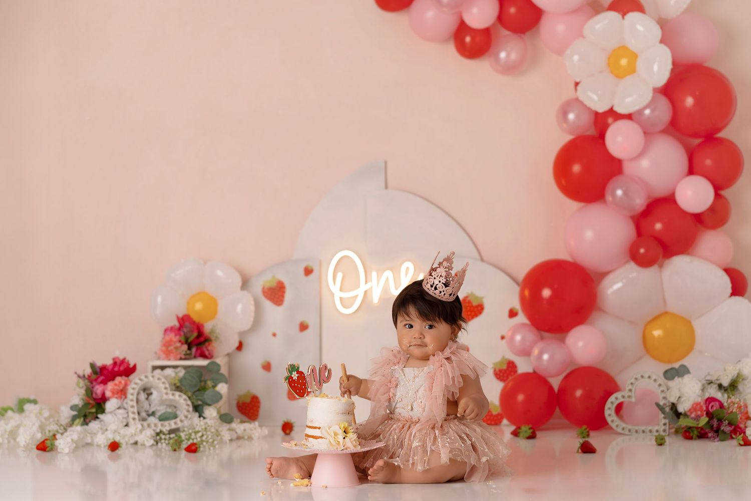 pink red sweet one strawberry cake smash, baby girl first birthday photoshoot, los angeles california, best photographer