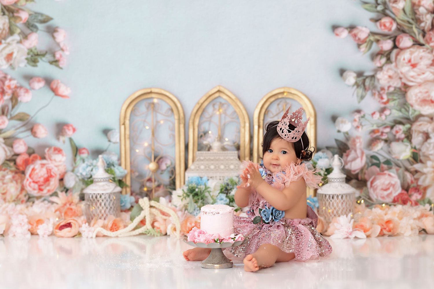 baby blue pink arches floral cake smash, baby girl first birthday photoshoot, los angeles california, best photographer