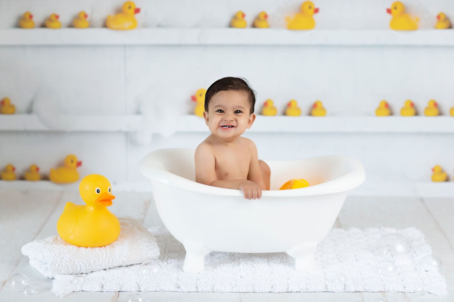 rubber duck, white, minimal cake smash, baby boy first birthday photoshoot, los angeles california, best photographer
