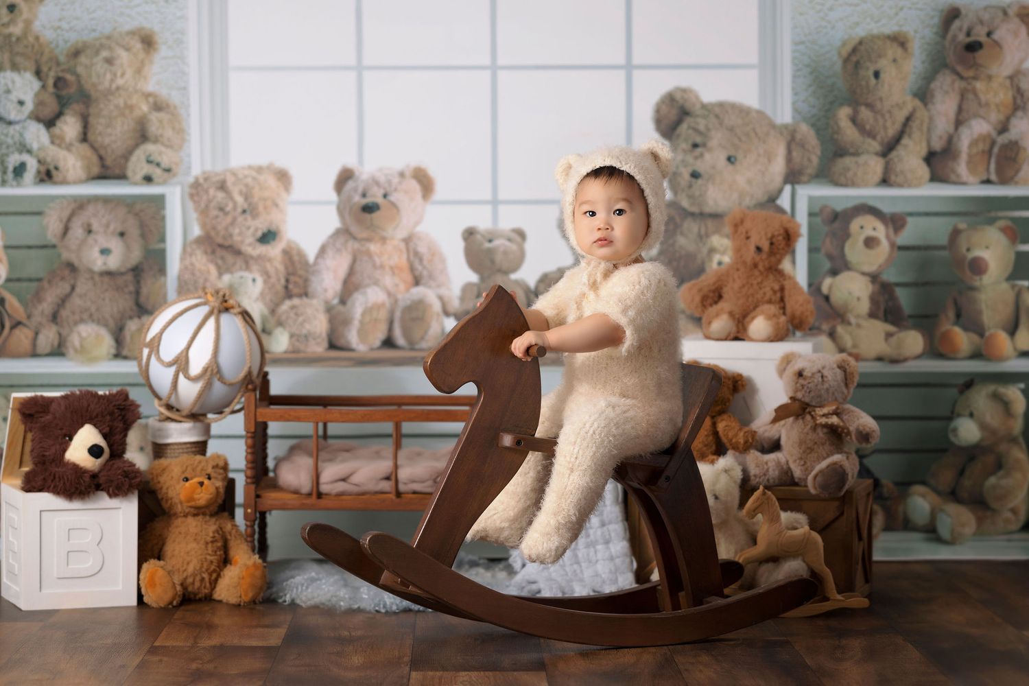classic simple vintage bear cake smash, baby boy first birthday photoshoot, los angeles california, best photographer