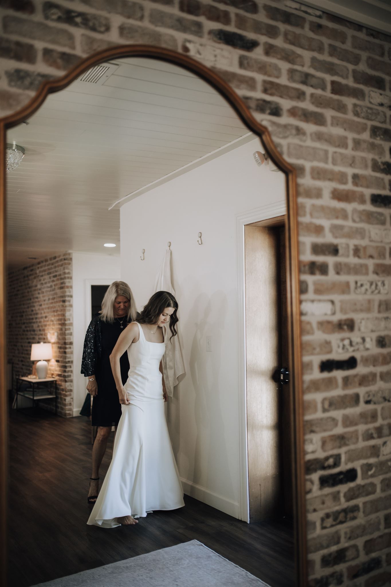 bride and bridesmaids getting ready in suite of Carriage House wedding venue in Conroe, Tx