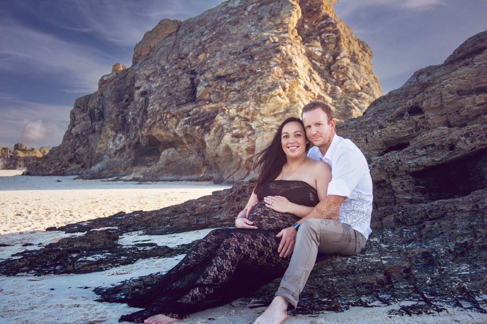 Maternity photography Currumbin for an elegant pregnancy look.