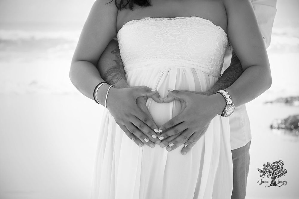 High-end pregnancy portraits Gold Coast for the modern, elegant mother.