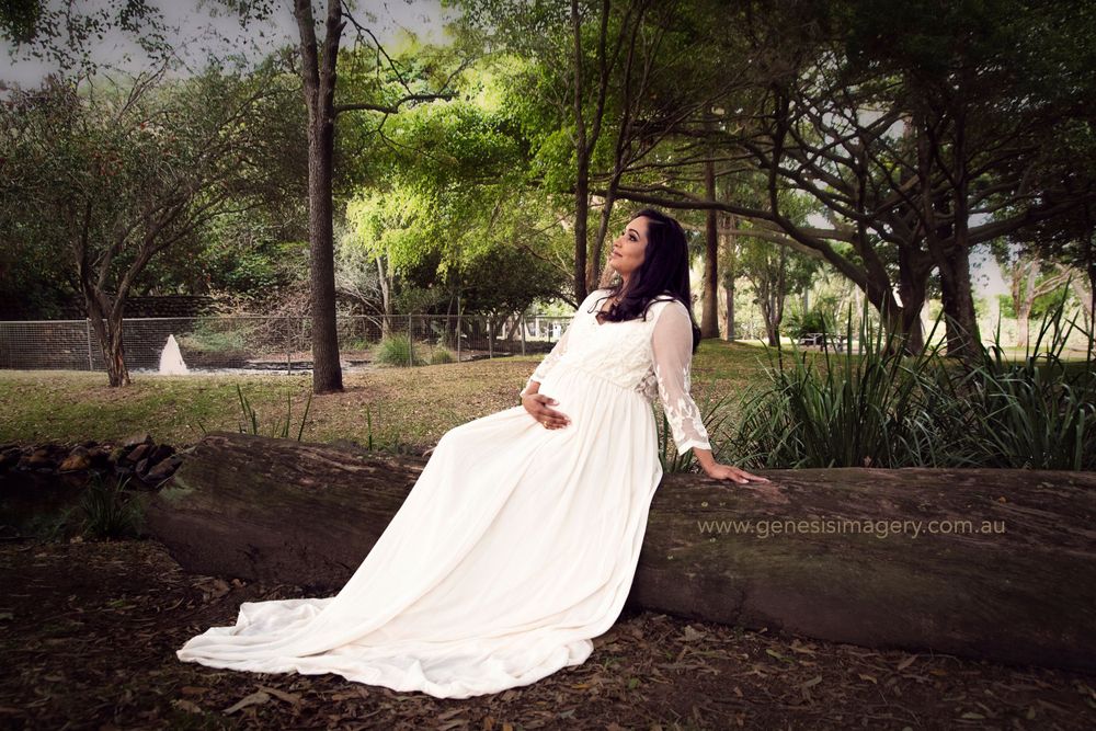 Maternity photoshoot Gold Coast hinterland with a focus on the motherhood glow.