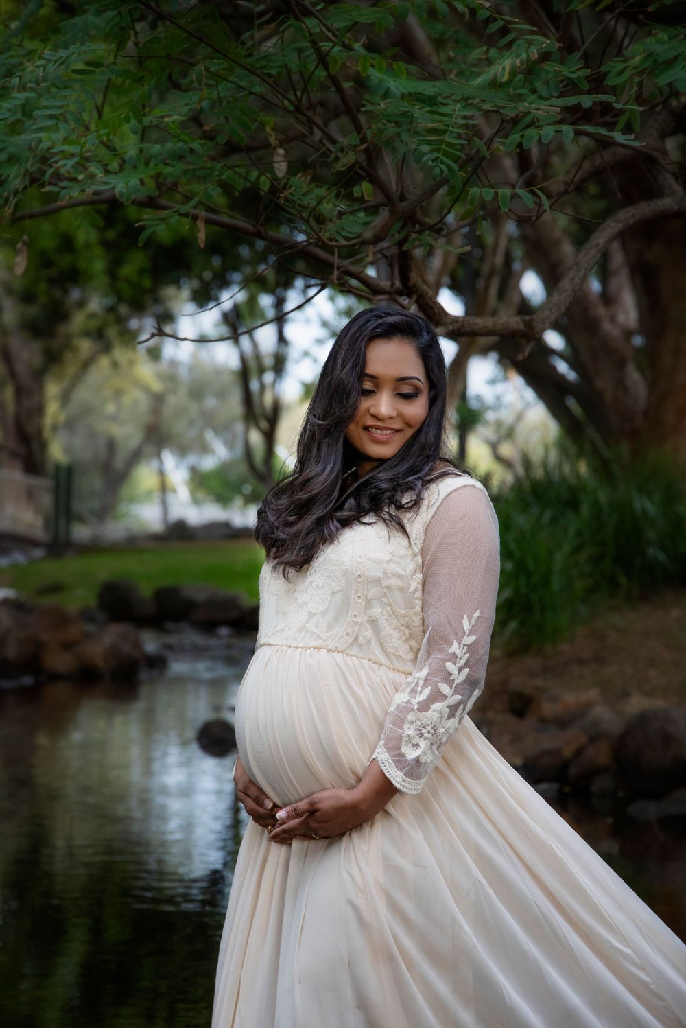 Luxury maternity photography Gold Coast with professional hair and makeup tips.