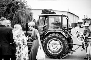 pan młody, panna młoda, przygotowania ślubne, ślub, wesele, fotograf ślubny, reportaż ślubny, garnitur, świadek
