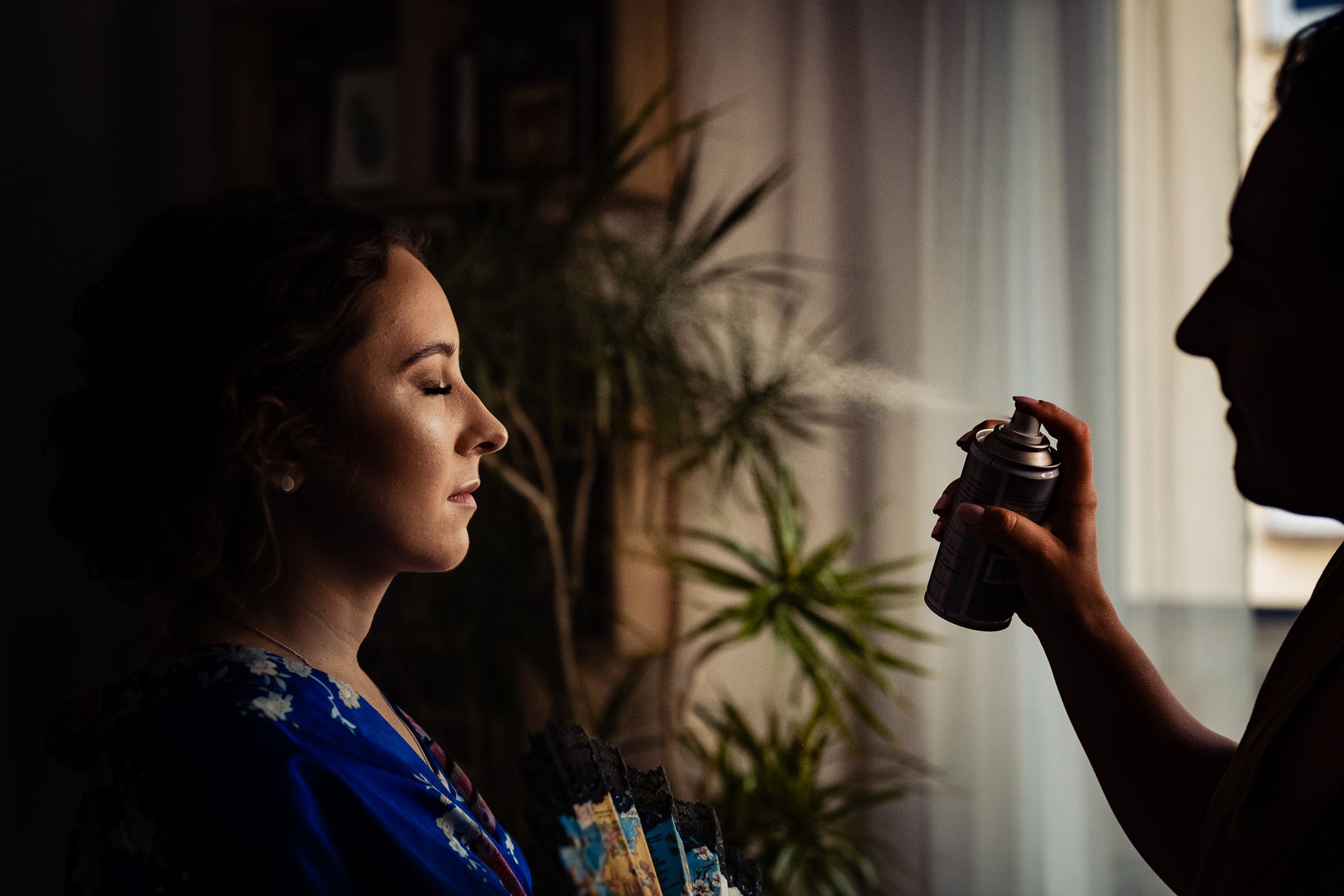 pan młody, panna młoda, przygotowania ślubne, ślub; wesele; fotograf ślubny; reportaż ślubny; getting ready; make up;