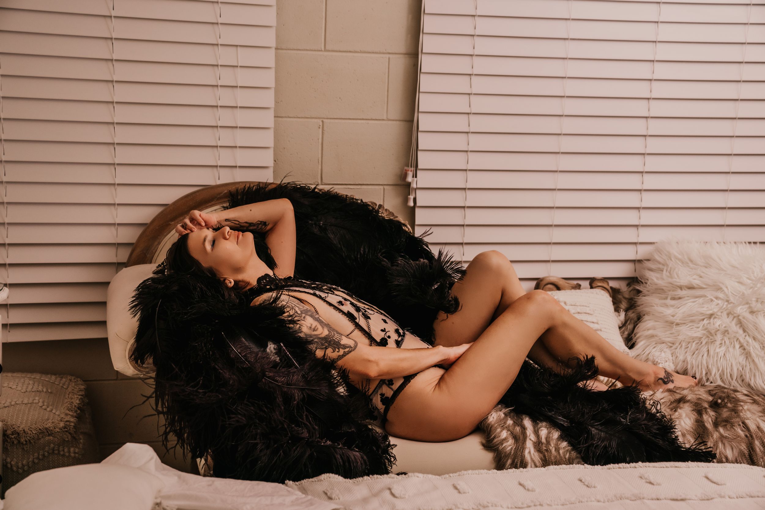 boudour boudiour bodouir boudouir boudoir model boudoir photographer kay guide mikki and me what is boudoir Emily Gray