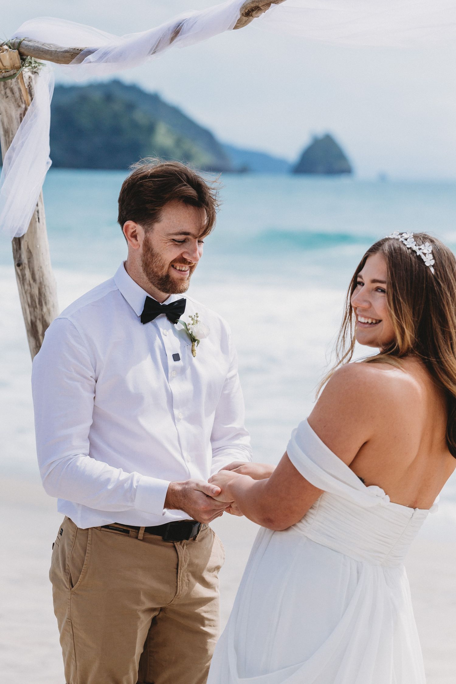 Whangapoua beach wedding in Coromandel by wedding photographer Jenna James