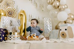 Party decorations featuring gold and white balloons with polka dot patterns.