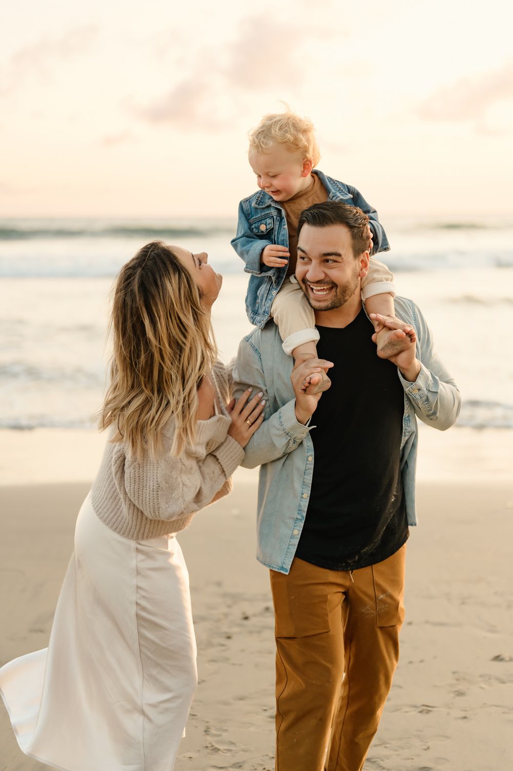 Solana Beach family photoshoot by Ventura family photographer, of couple with toddler on dad's shoulders