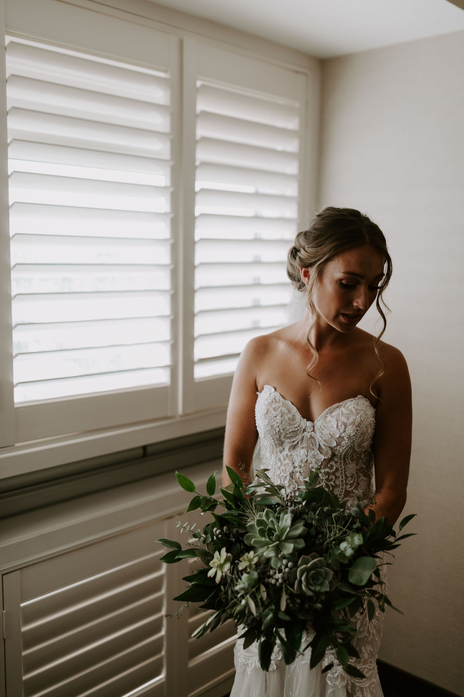 toronto niagara wedding photography winery vineyard candid