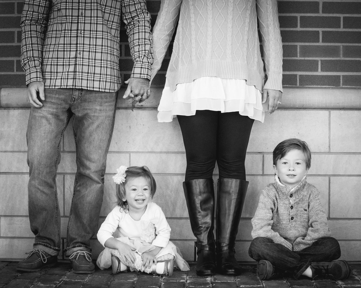 Zionsville photographer - Nathaniel Edmunds Photography - captures family pictures with past bride and groom