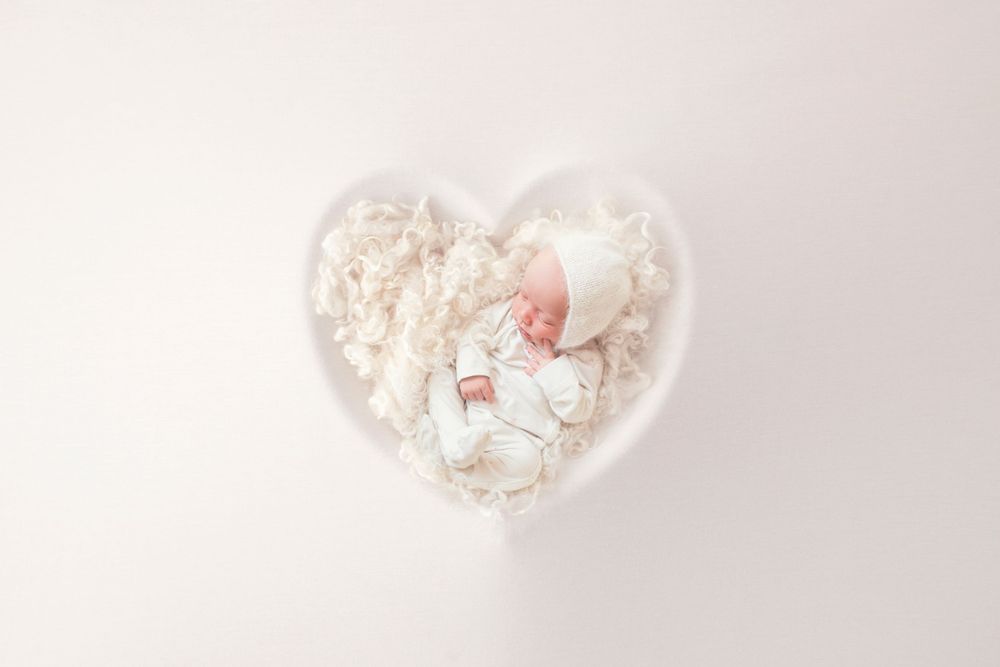 nyfødtfotografering baby i hjerte