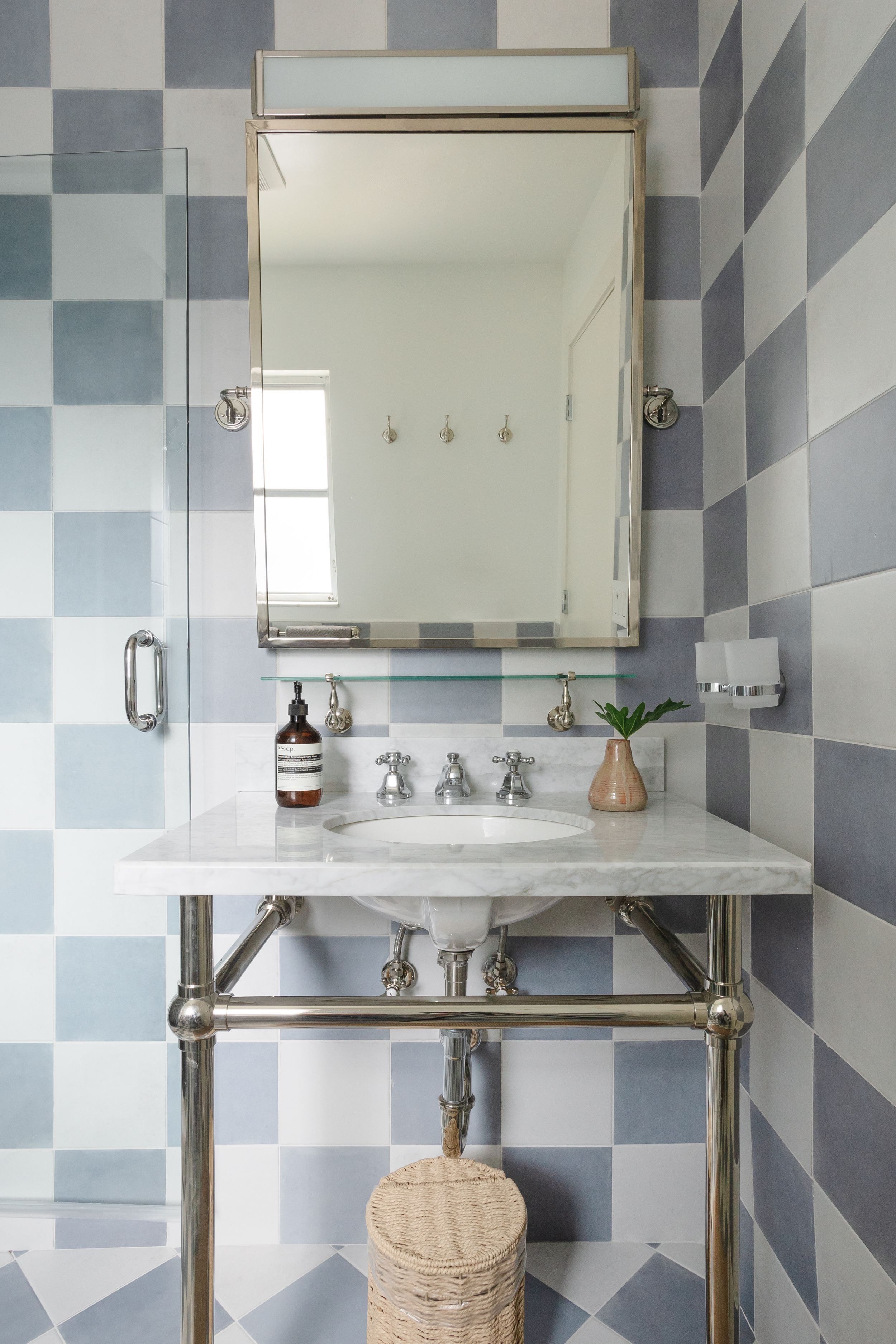 Tara Correa's photography focuses on capturing the architectural interiors of commercial and residential spaces.