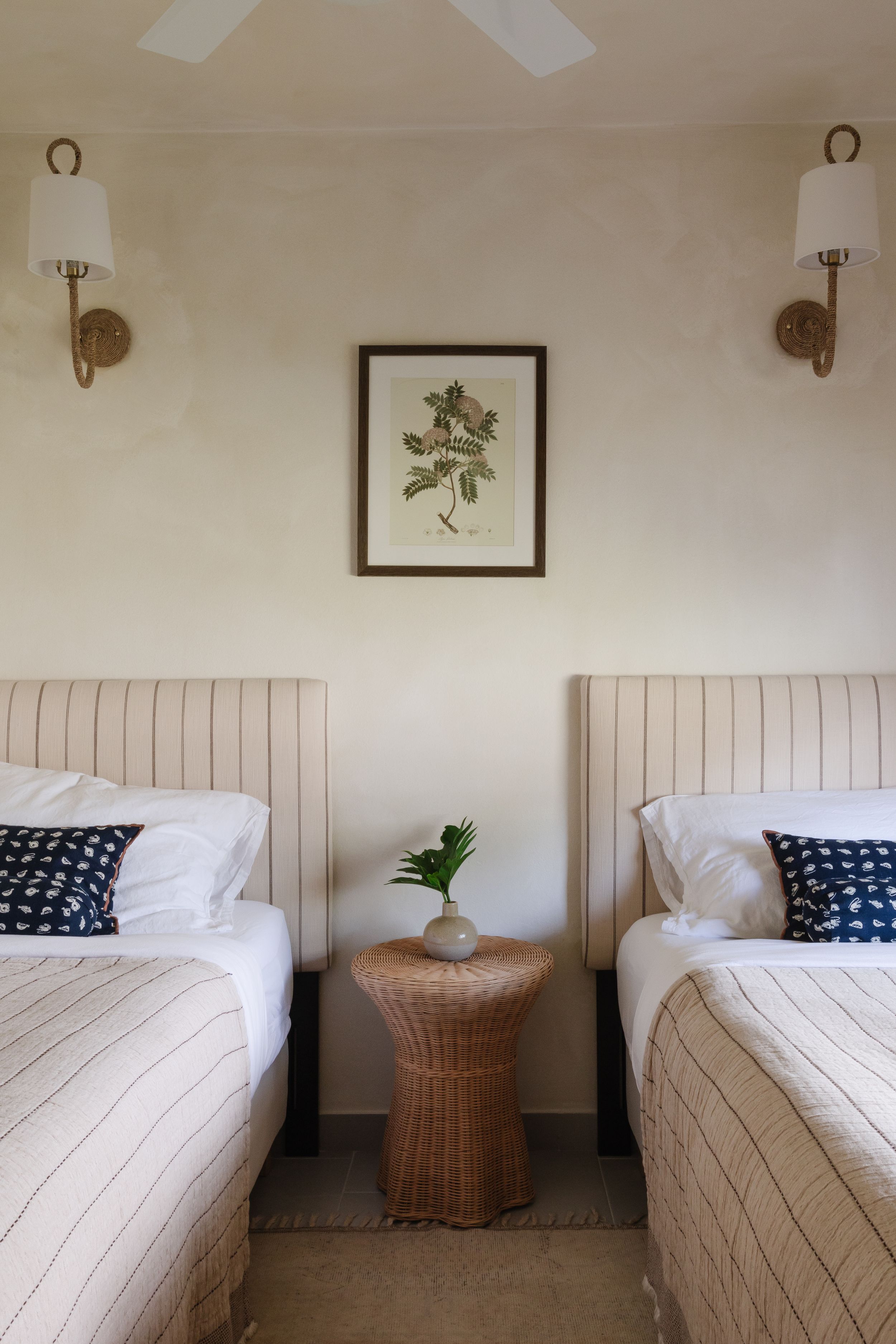 Tara Correa's photography focuses on capturing the architectural interiors of commercial and residential spaces.