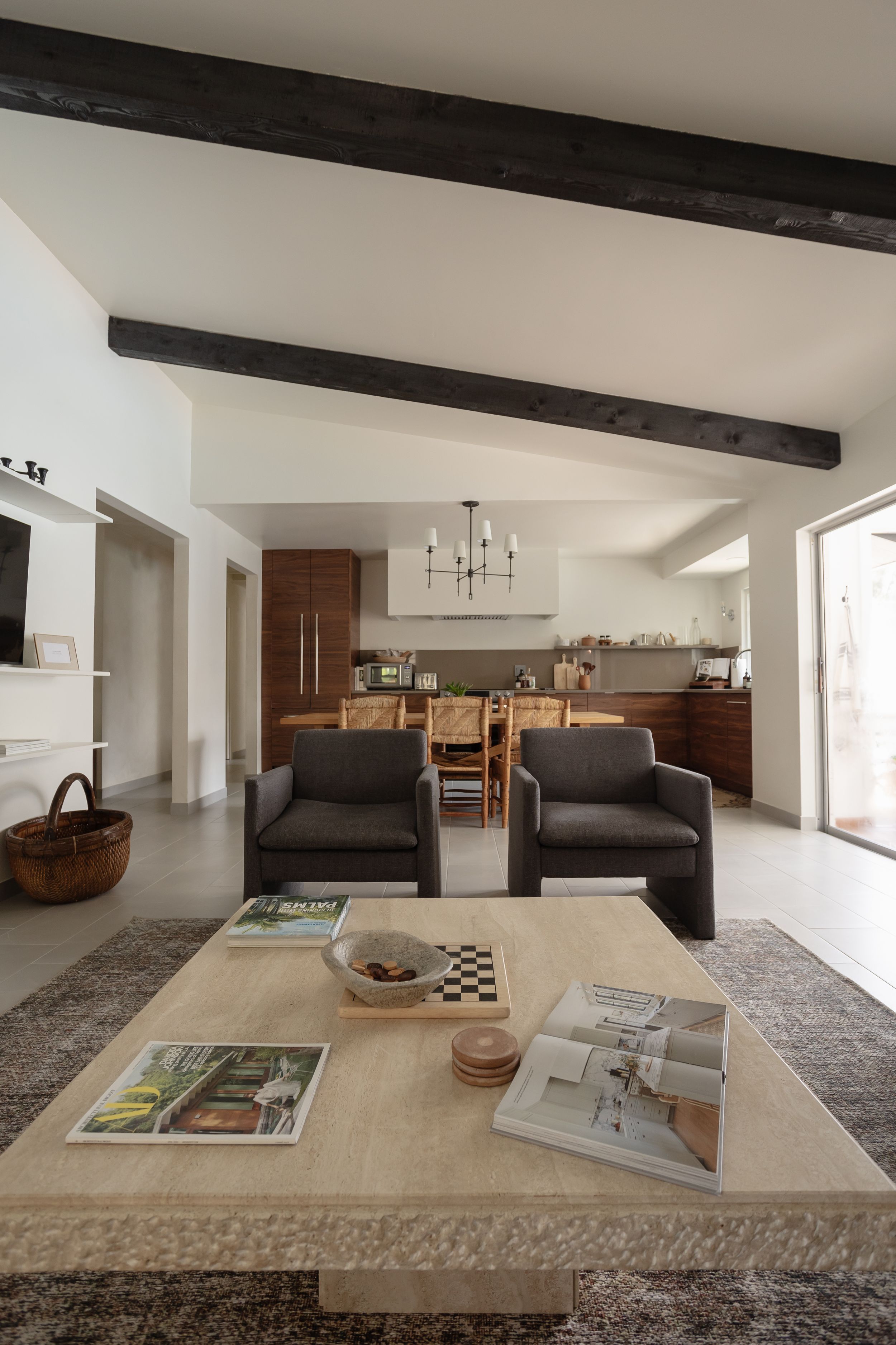 Tara Correa's photography focuses on capturing the architectural interiors of commercial and residential spaces.