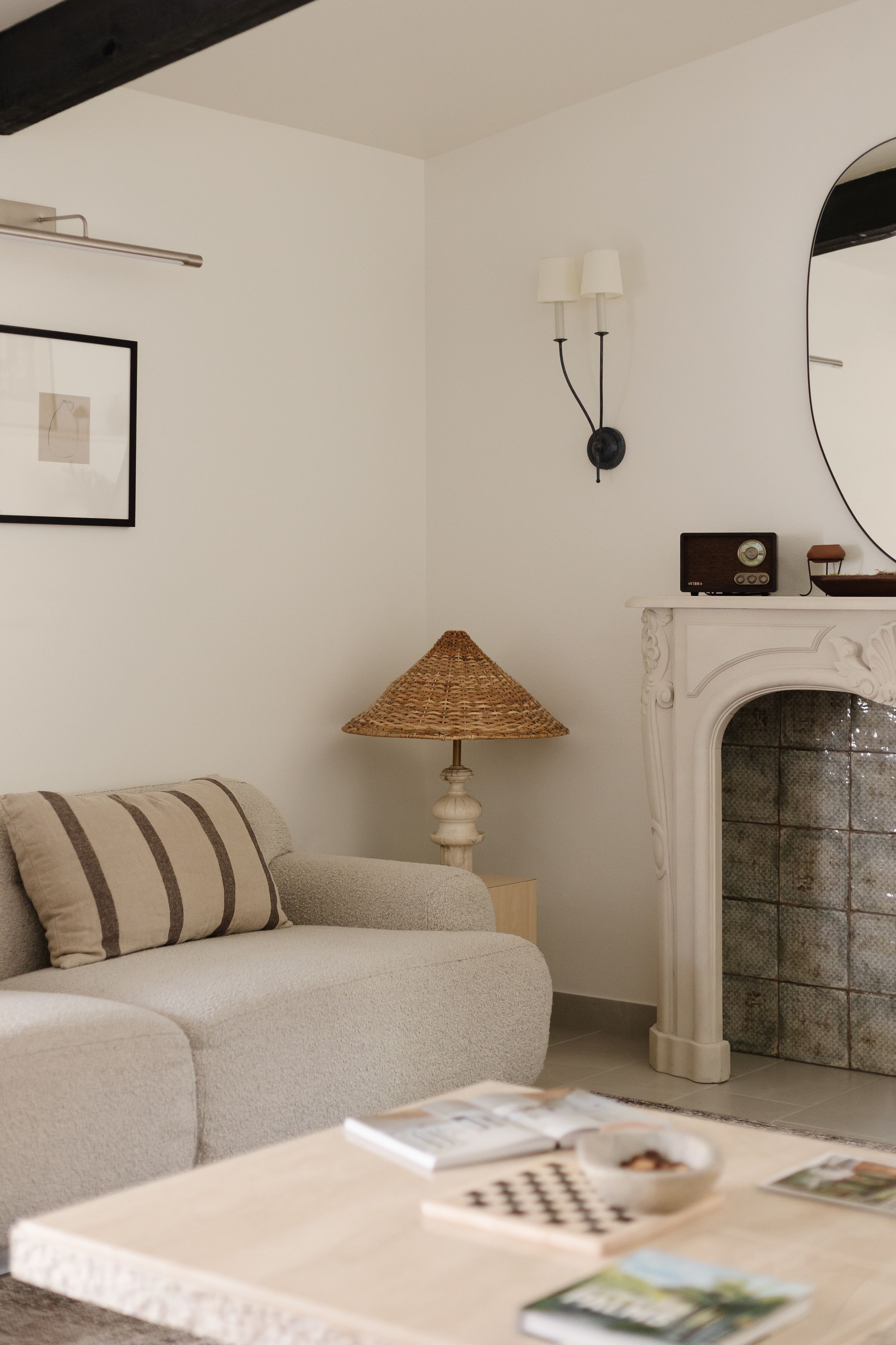 Tara Correa's photography focuses on capturing the architectural interiors of commercial and residential spaces.