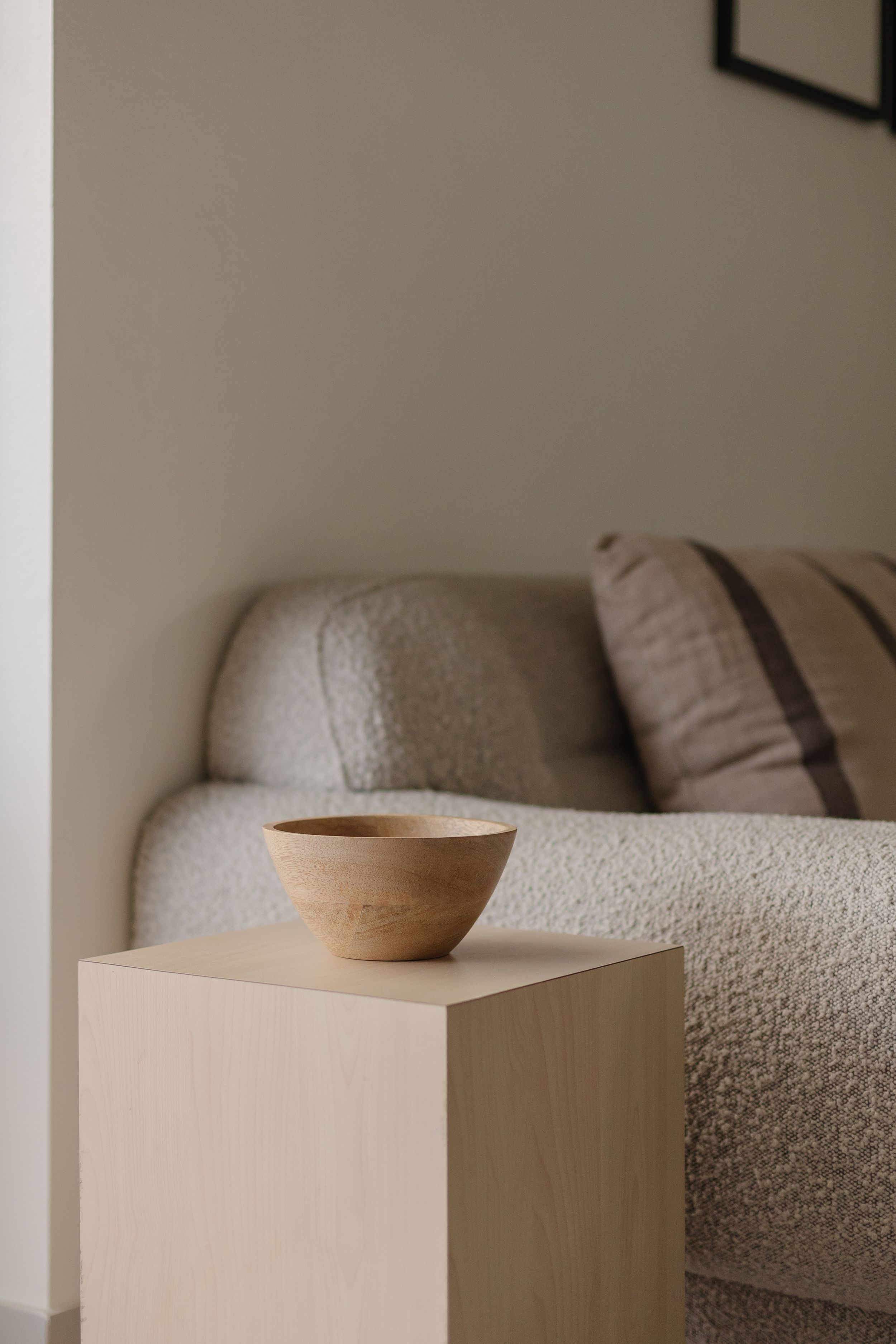 Tara Correa's photography focuses on capturing the architectural interiors of commercial and residential spaces.