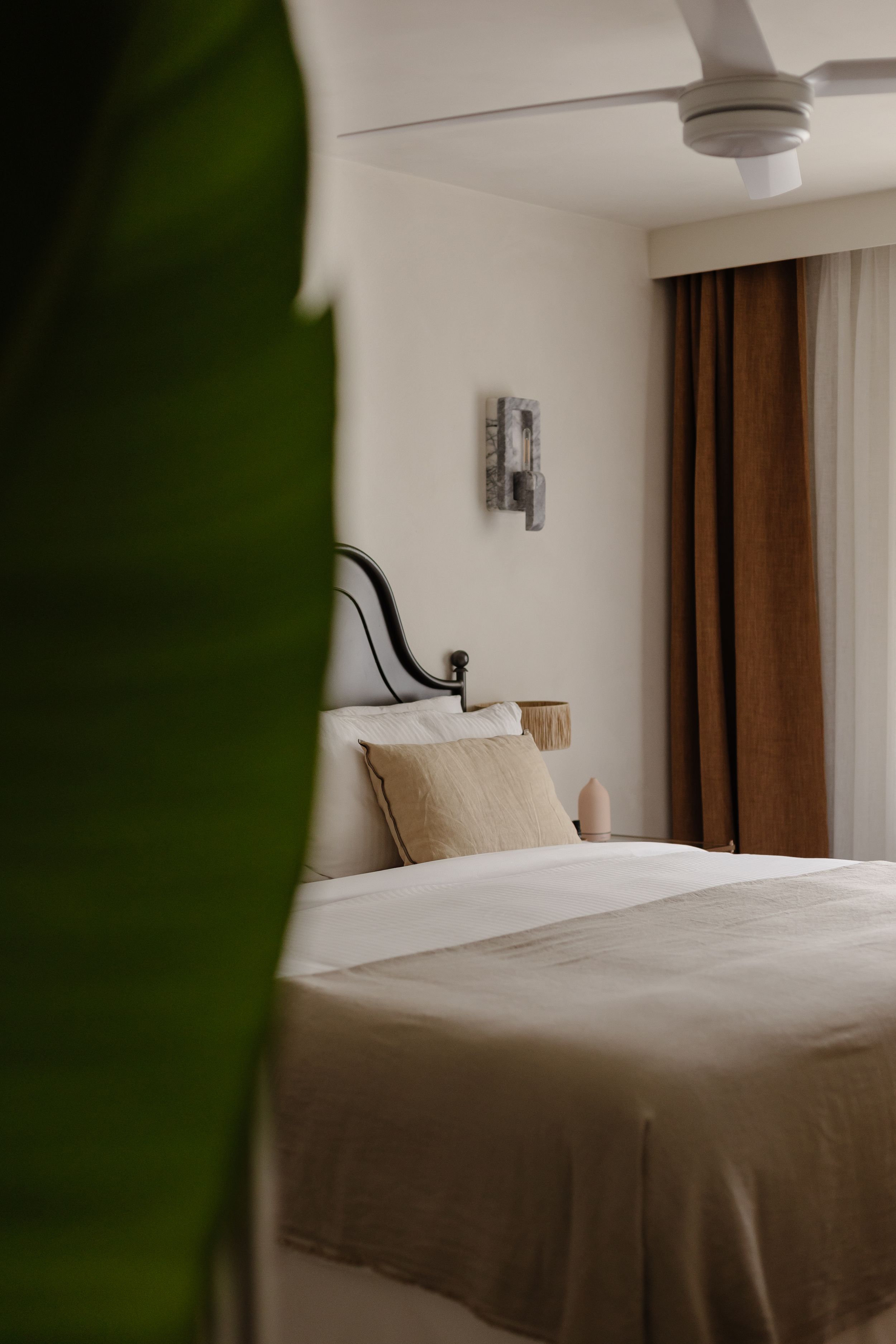 Tara Correa's photography focuses on capturing the architectural interiors of commercial and residential spaces.