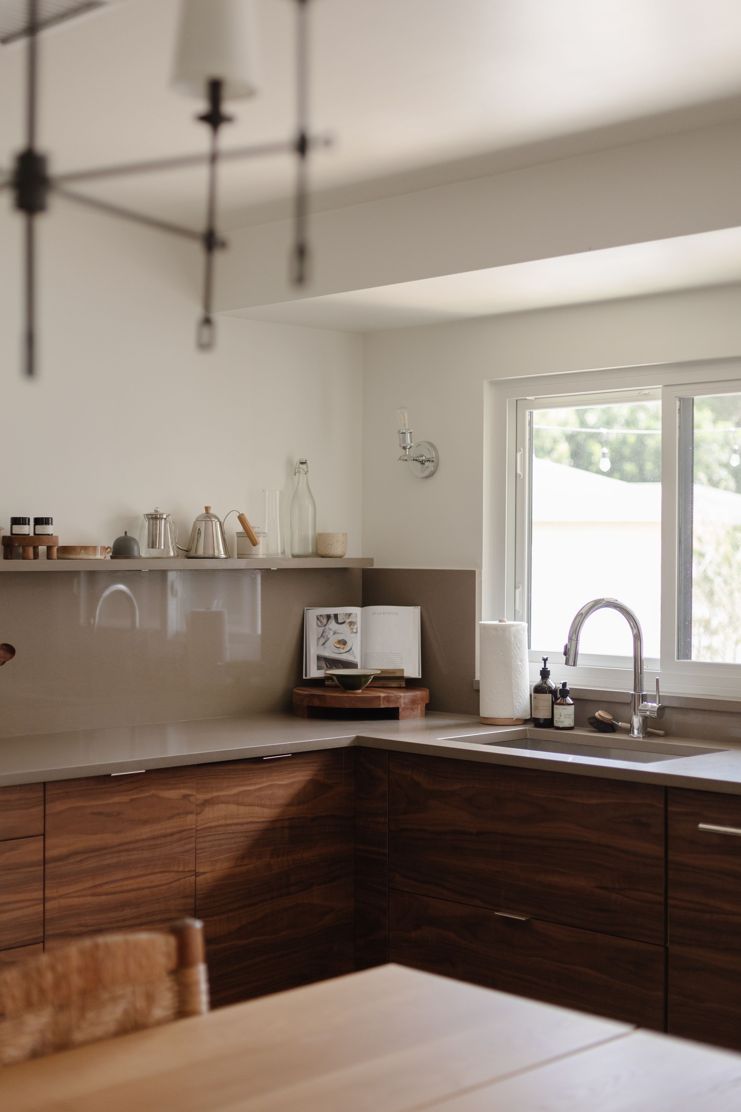 Tara Correa's photography focuses on capturing the architectural interiors of commercial and residential spaces.