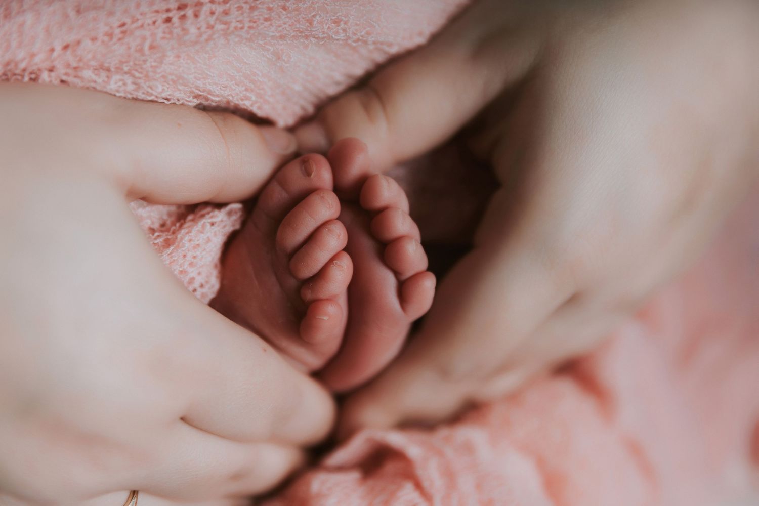 Newborn Photographer near me, Newborn photographer in essex, newborn photographer in basildon, newborn Photoshoot