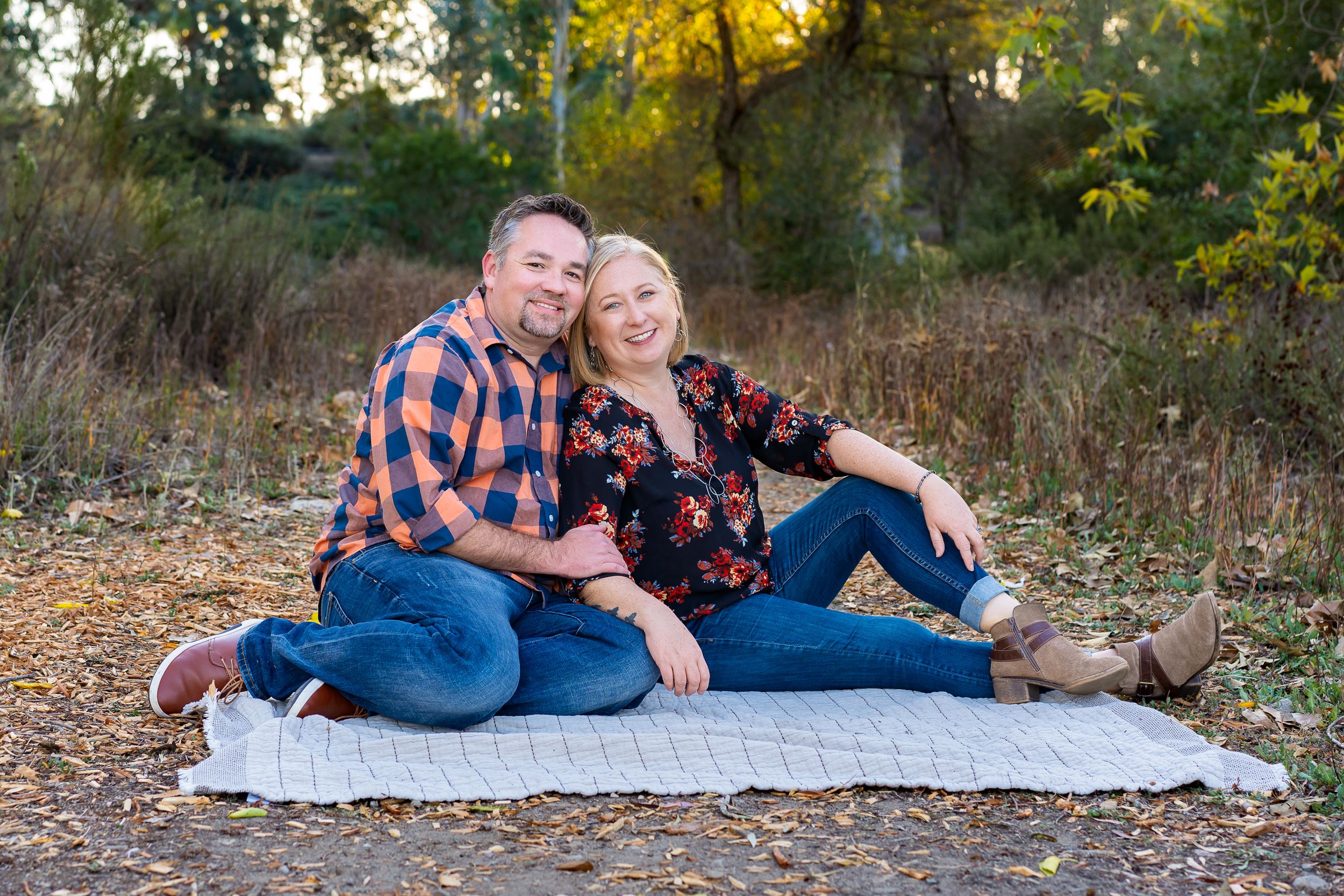 Rachel Aranico Photography, Couples, Husband and Wife sitting on blanket