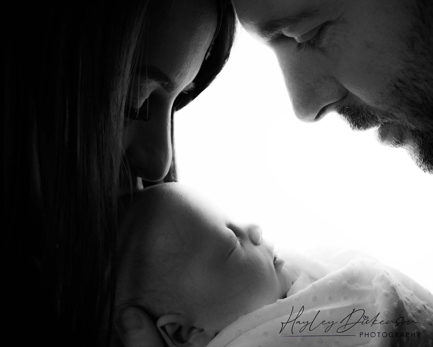 Hayley Dickenson Photography Studio - family looking at baby