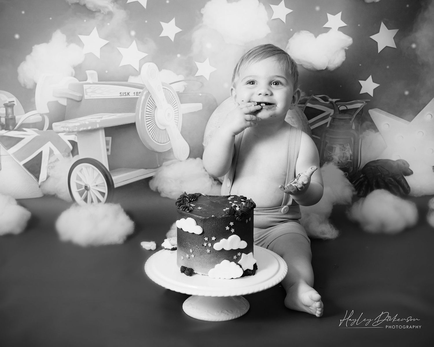 Hayley Dickenson Photography Studio - baby boy eating cake