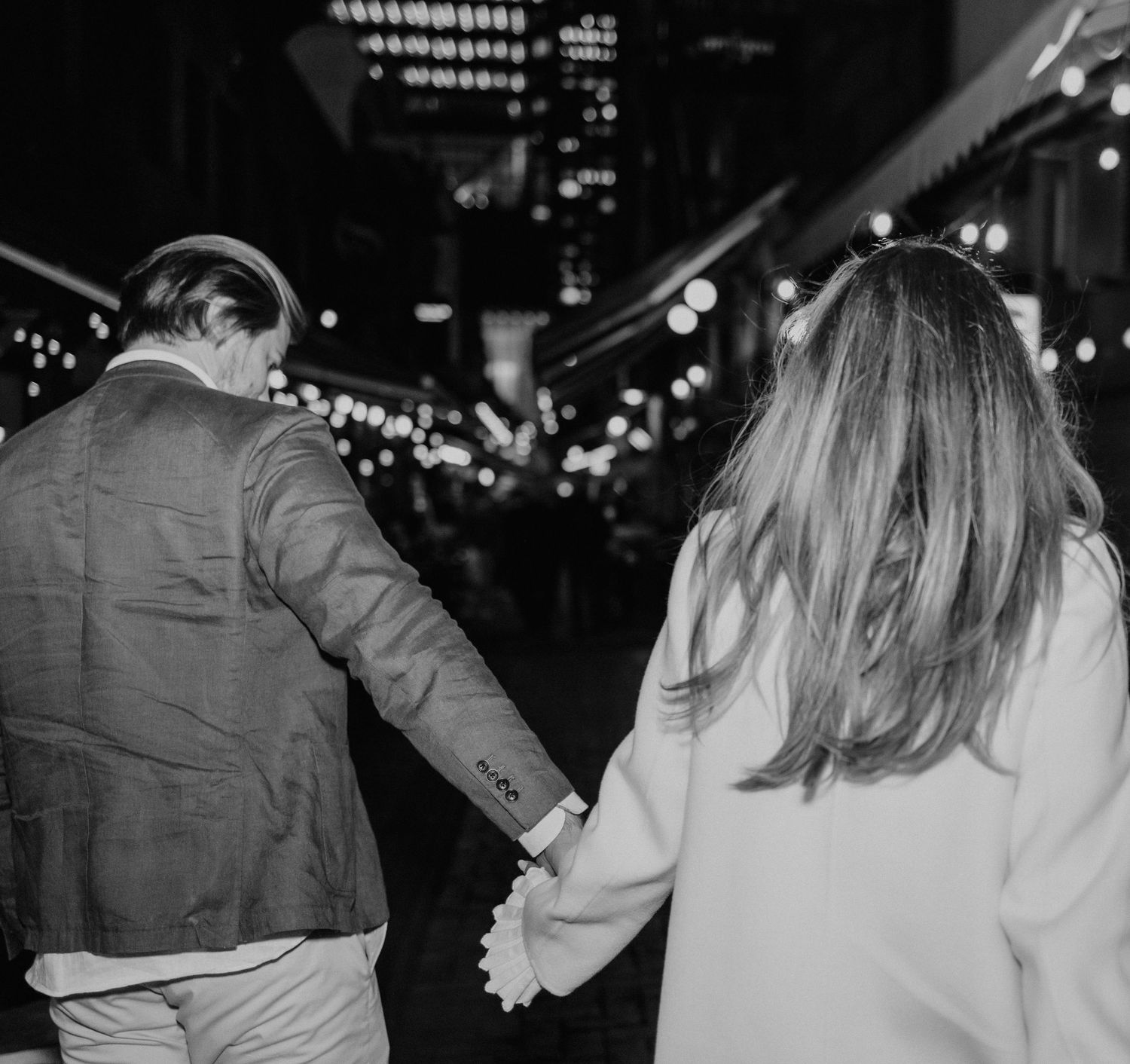 Nighttime city photo session with bokeh lights creating a romantic atmosphere.
