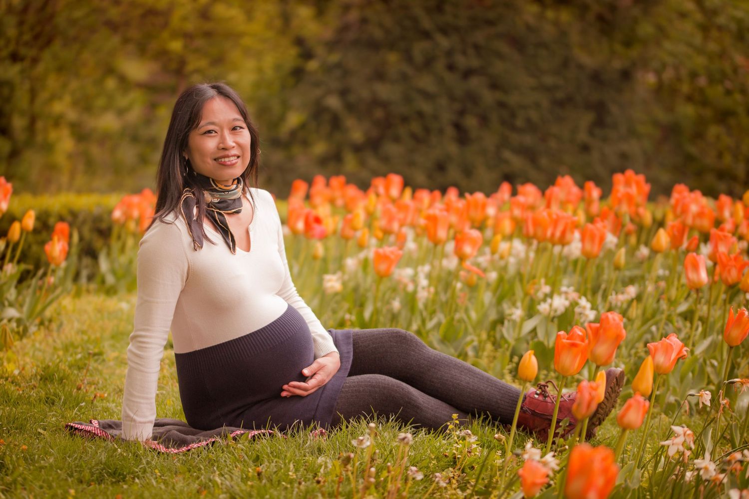 Outdoor maternity photoshoot Vienna