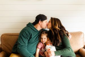 newborn photo, big sister, in home newborn session,