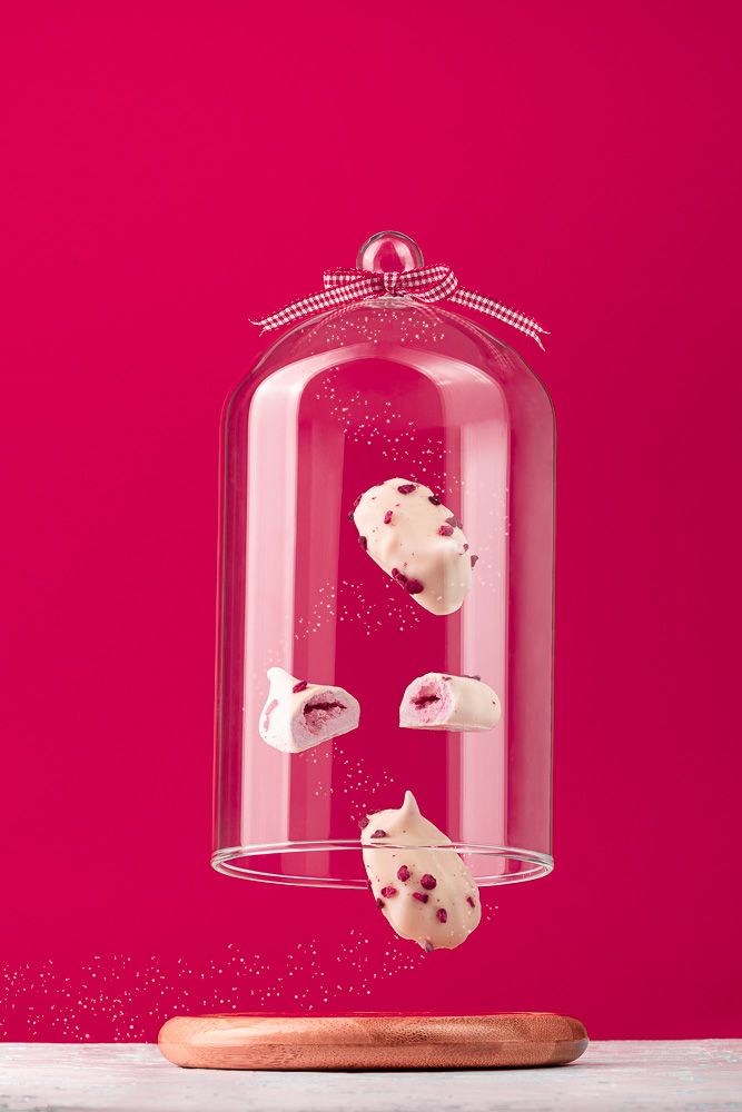 Project With Flower & White - Photo by © Reka Csulak