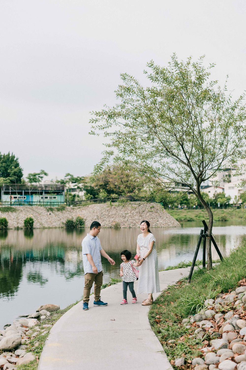 孕婦寫真、美式孕寫真、散步孕寫真、美式家庭寫真、美式親子寫真、公園孕寫真、屏東孕寫真、高雄孕寫真、台南孕寫真、台中孕寫真、台北美式孕寫真、屏東攝影工作室、屏東攝影棚、美式自助婚紗工作室推薦、便服孕寫真、生活感、屏東復興公園寫真、屏東自助婚紗