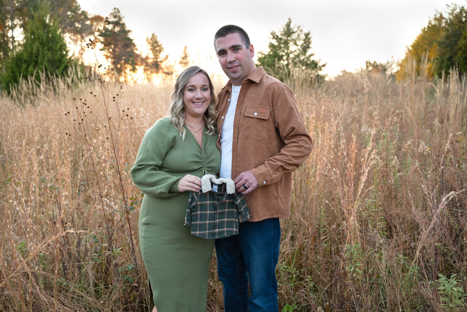 Maternity photo in field