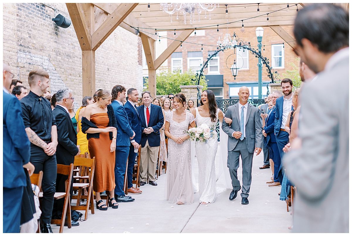 Mercantile Hall Wedding / Best Wisconsin Wedding Photographer