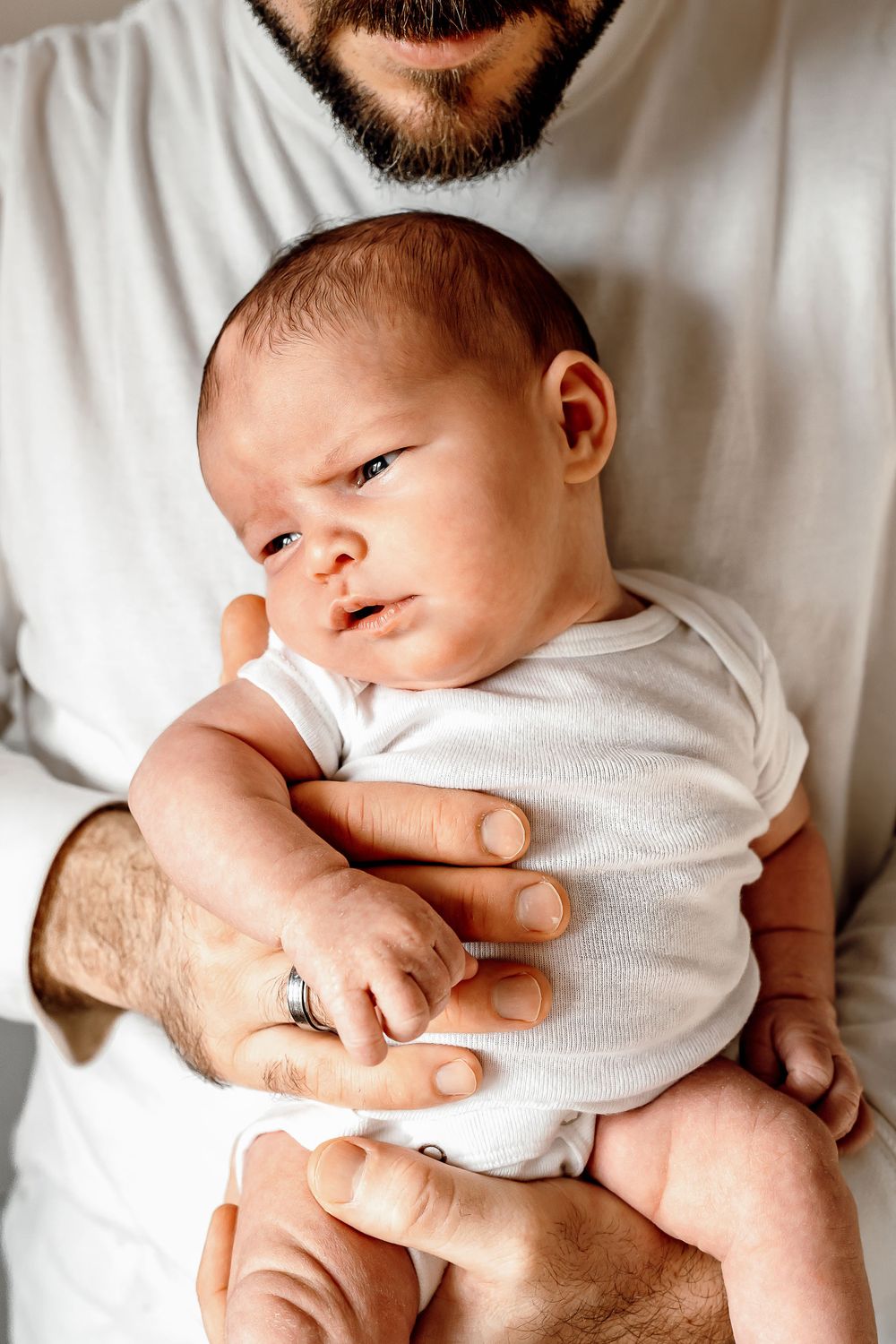 dad and newborn baby picture