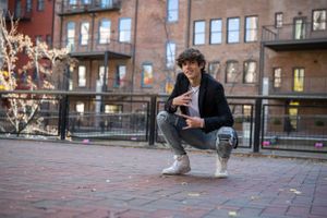 boys senior pictures downtown