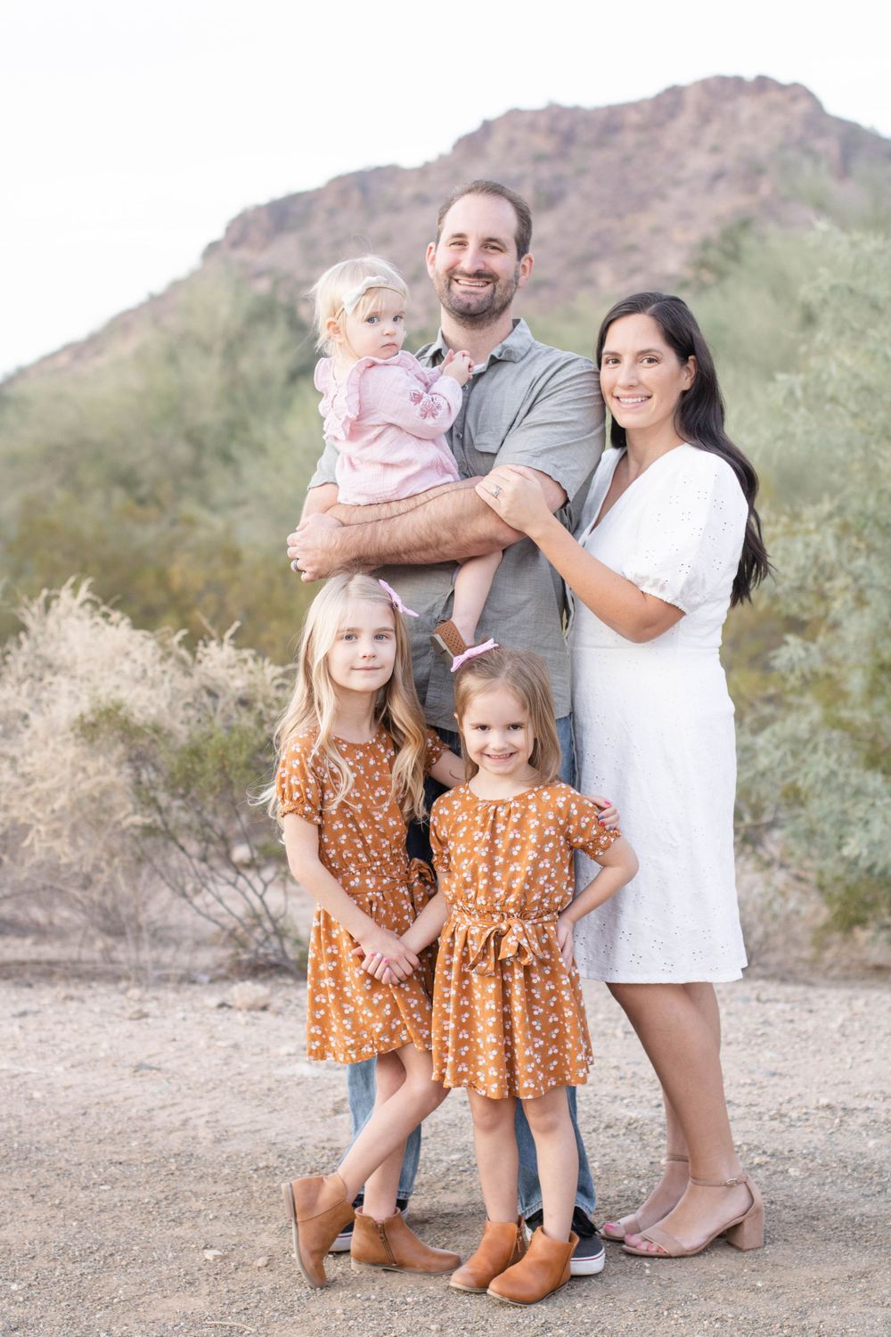 Knoxville family photographer. Outdoor family portraits. Light and airy family photos. Family photos.