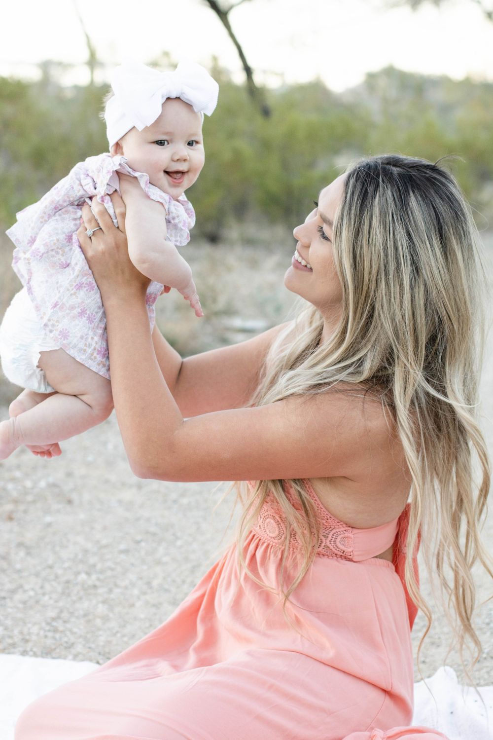 Knoxville family photographer. Outdoor family portraits. Light and airy family photos. Mother and daughter photos.