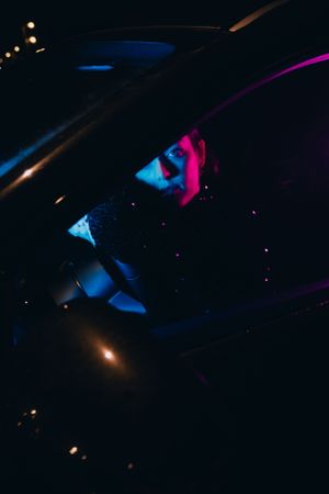 portrait artistique néon nuit photographe pays basque voiture couleurs biarritz
