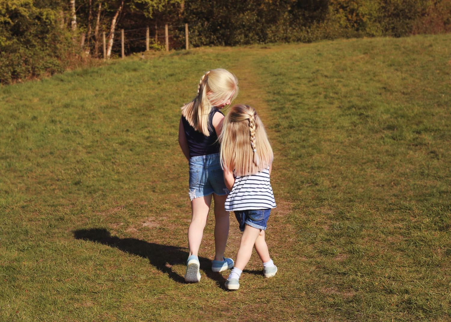 Best Friends Sisters Outdoor Session Children. Newborn Photographer Tameside