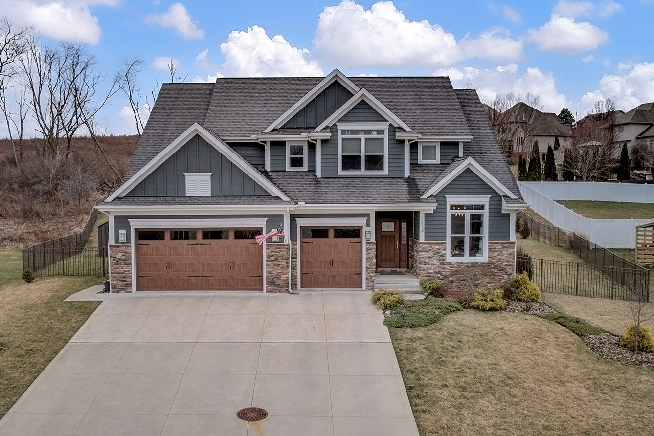Real estate photographer in the Pittsburgh area with over 5 years of experience. Serving Beaver, Allegheny, Lawerence, and Butler counties.